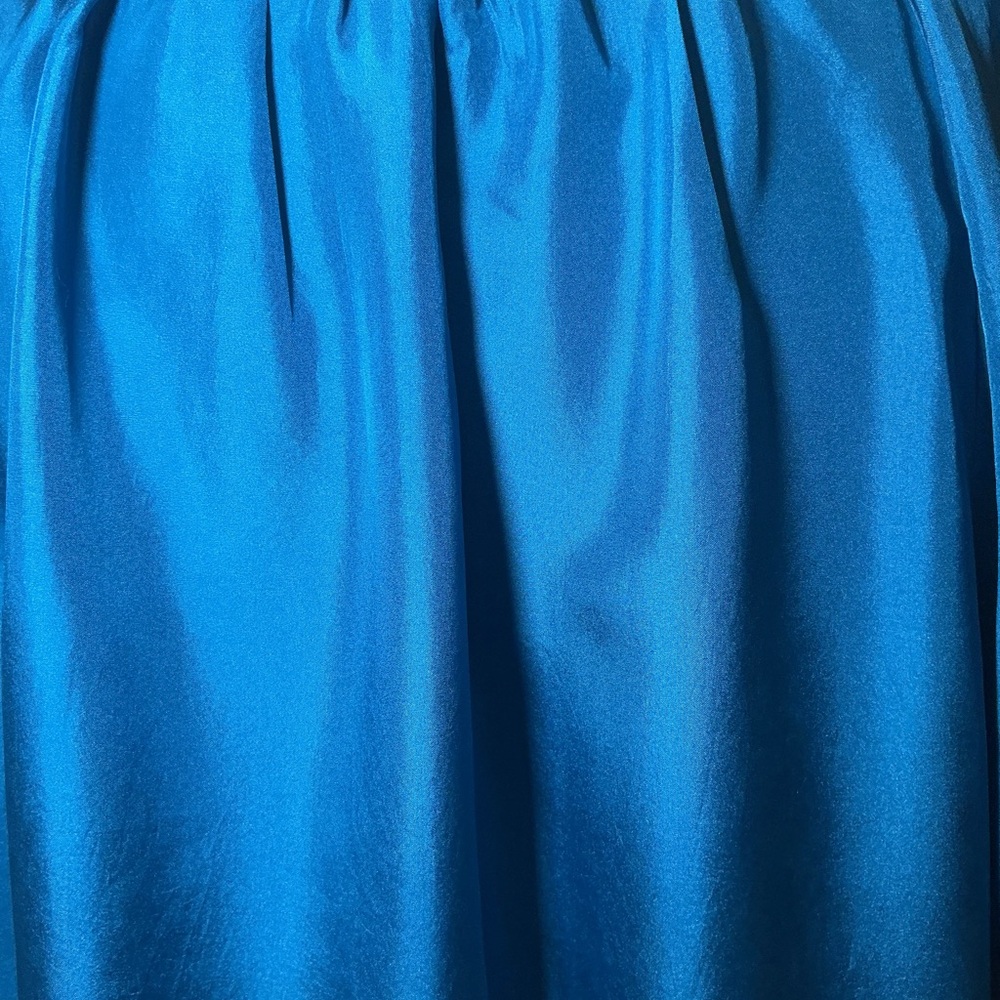 Ali Ro Vibrant 100% Silk Blue Blouse with Lace Hem - Picture 6 of 9